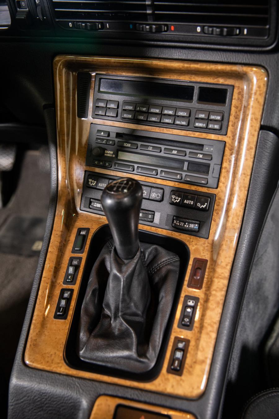 Детали интерьера BMW 850CSi (E31) 1995 года  (EU) (фото 80 из 154)